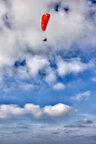 Paragliding • Luftbild • Fototapeten • Berlintapete • Gleitschirmflieger (Nr. 14794)