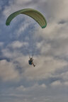 Paragliding • Luftbild • Fototapeten • Berlintapete • Gleitschirmflieger (Nr. 14795)