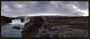 ISLAND XXL • 8K Ultra HD-TEXTURES • Fototapeten • Berlintapete • Wasserfall (Nr. 3131)