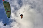 Paragliding • Luftbild • Fototapeten • Berlintapete • Gleitschirmflieger (Nr. 14804)