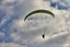 Paragliding • Luftbild • Fototapeten • Berlintapete • Gleitschirmflieger (Nr. 14805)